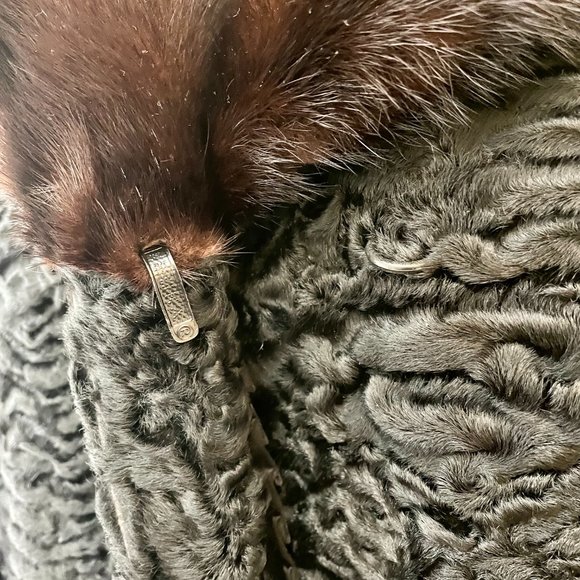 Vintage Fur Coat Curly Lamb with Mink Collar. Broadtail. Ashtrakhan. Swakara. - Picture 4 of 16